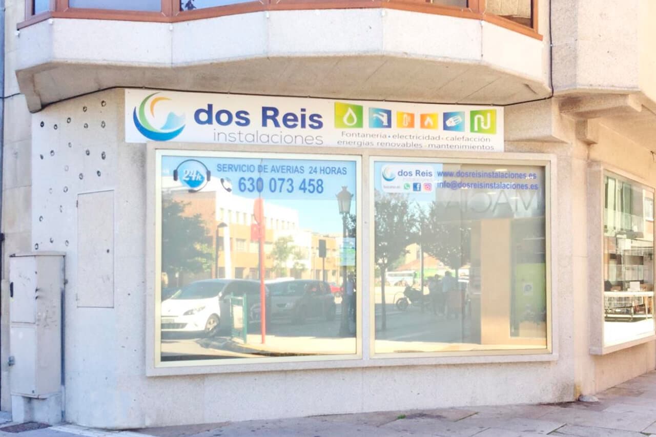 Fachada Dos Reis instalaciones en Vilagarcía